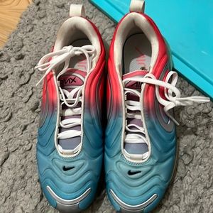 Nike woman low top sneaker